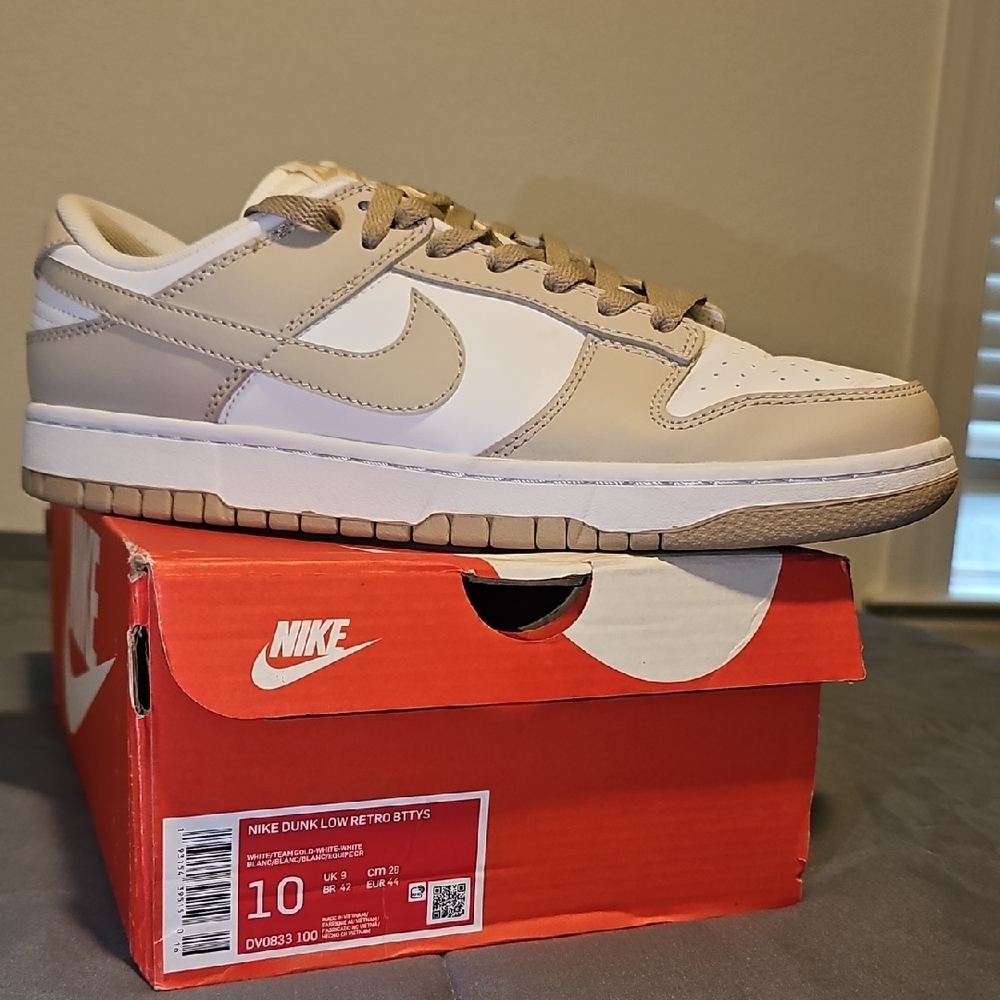 Nike Dunk Low Retro - Beige and White